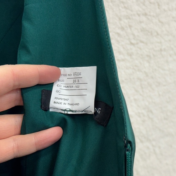 Size 16 - ALFRED SUNG - Sleeveless Pleated High Low Dress Green NEW $231 msrp - Picture 7 of 9